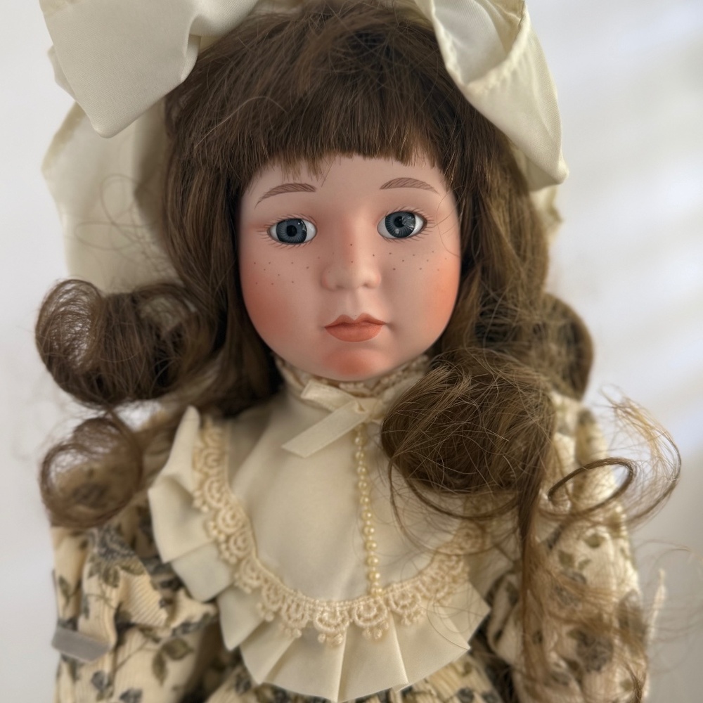 Dynasty Doll Collection Porcelain Doll 'Cayala' Victorian‎ Style 1989